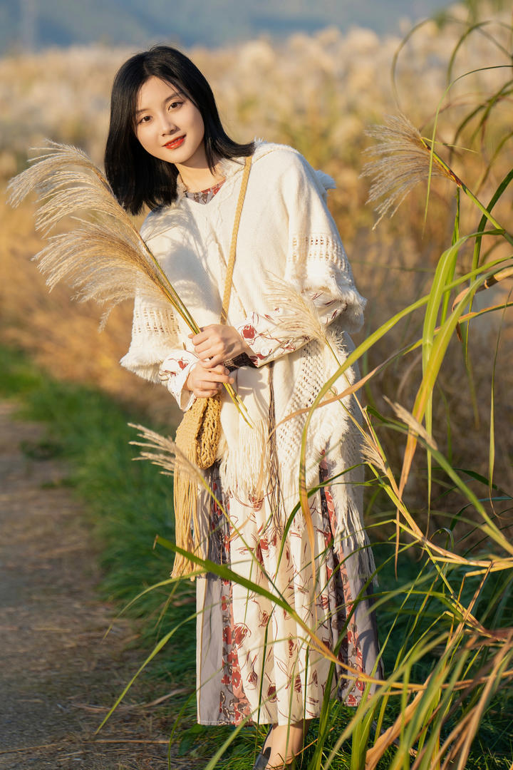 城市气质美女白领户外摄影写真图片