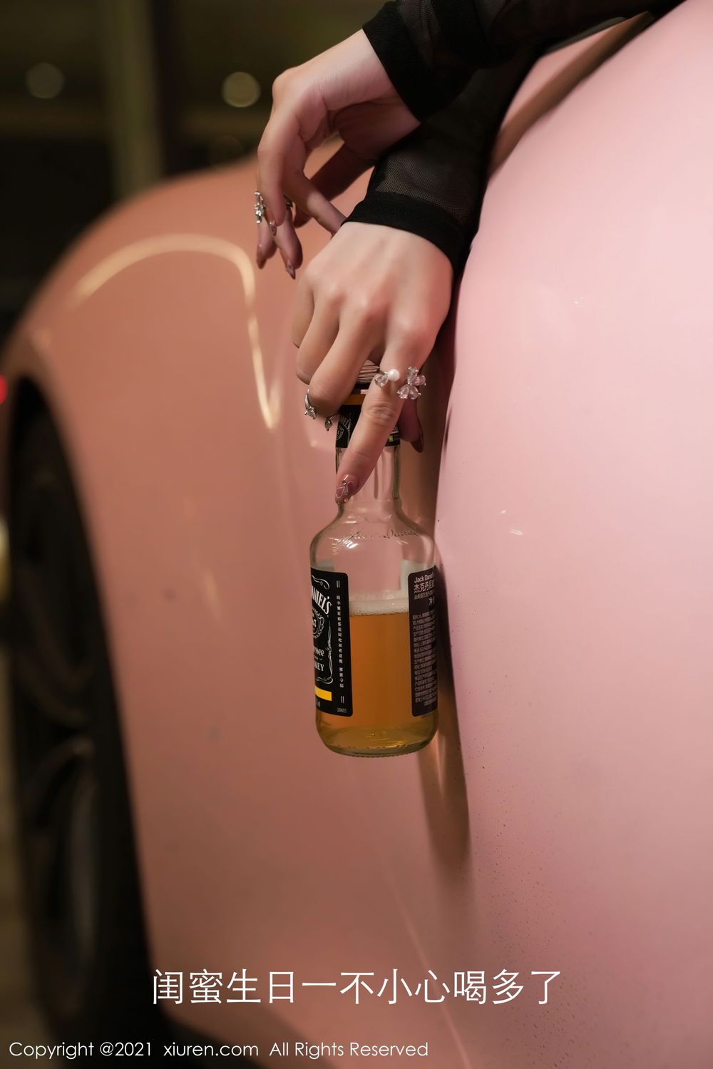 秀人网美女模特周于希Sandy醉酒代驾黑丝美腿内衣主题写真