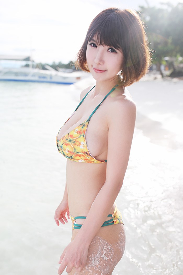 美媛馆宅男女神晓茜sunny沙滩泳衣童颜巨乳波涛胸涌外拍