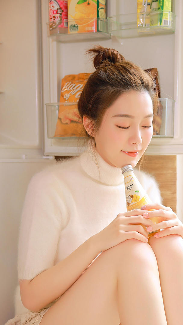白里透红肌肤的美女qq女生头像图片