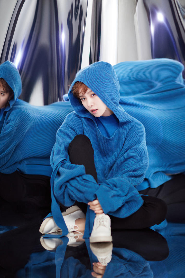 刘诗诗蓝色连帽衫高清艺术照图片