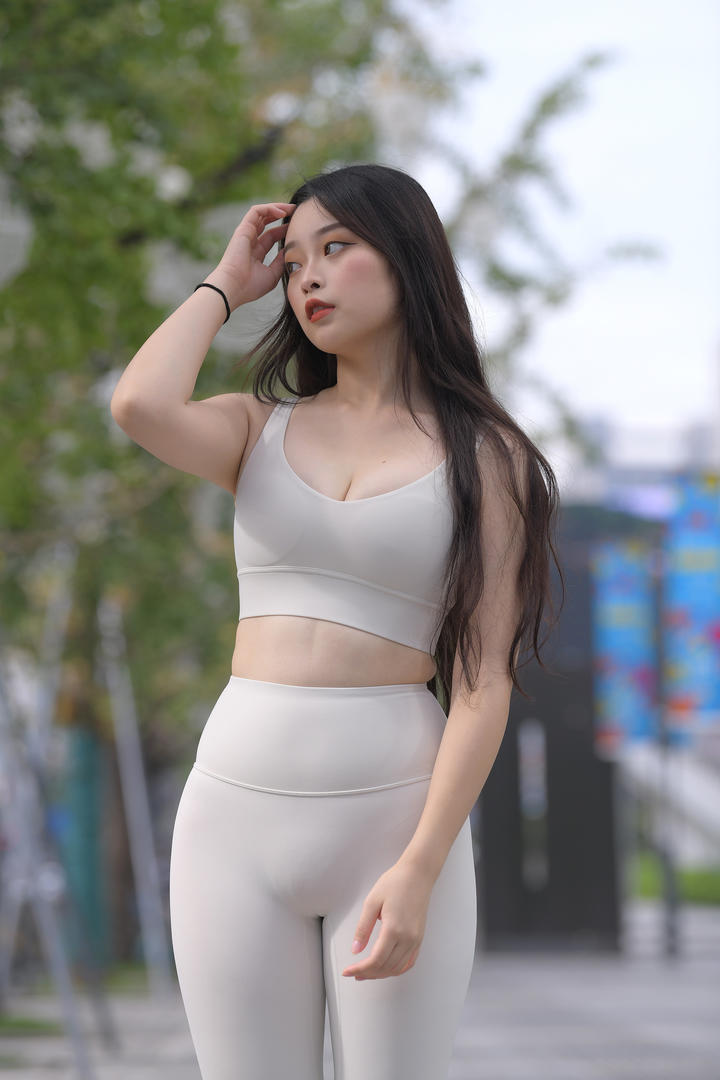 街拍紧身裤丰满美女肉肉性感图片高清