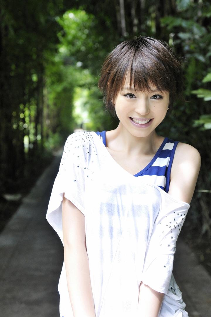 清纯日本短发女孩高清摄影写真图片