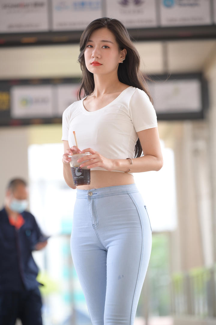 尤果网街拍韵味御姐成熟女性性感图片