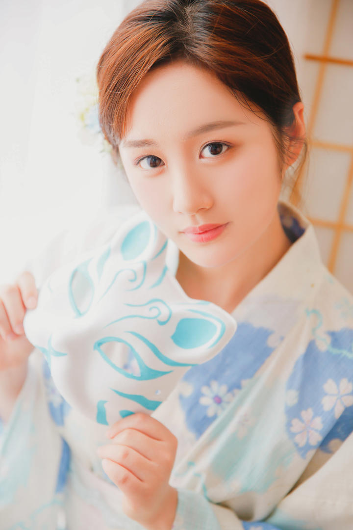 拿着面具的日本和服美女高清美女壁纸图片大全