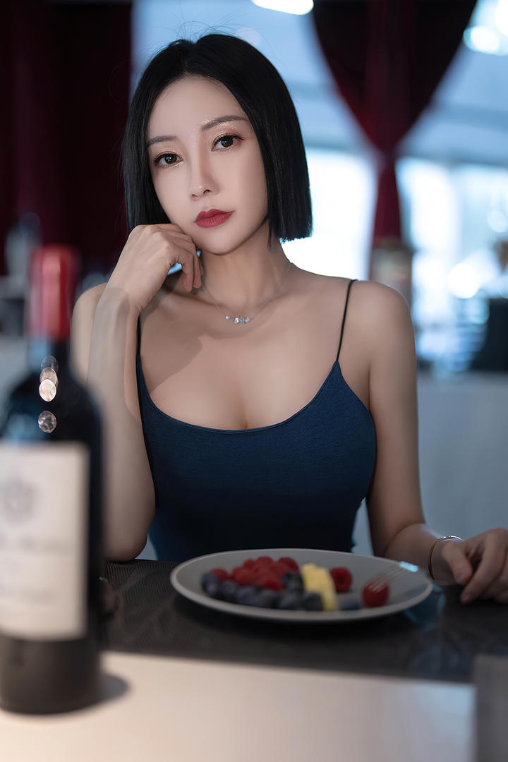 秀人网国产大胸美女女神性感写真集