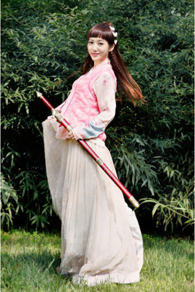 北大小师妹灵动古装照走红网络