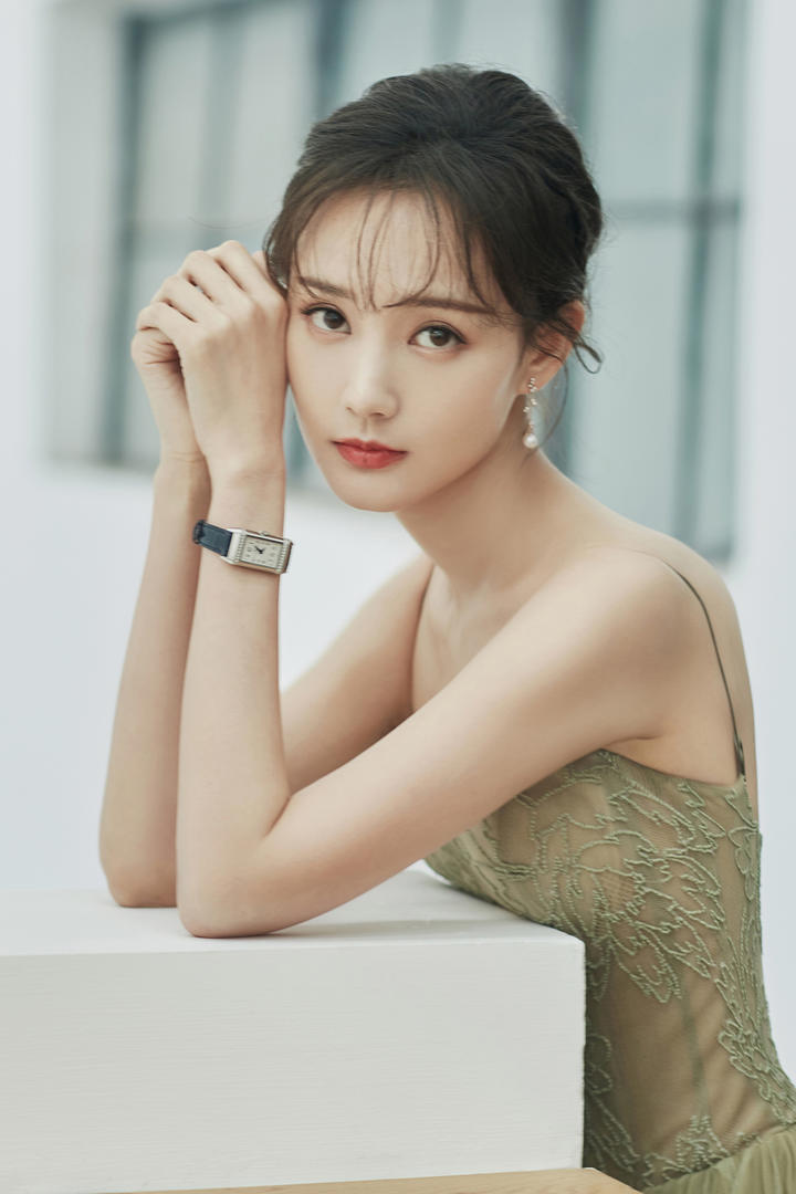 漂亮的中国美女明星李一桐写真