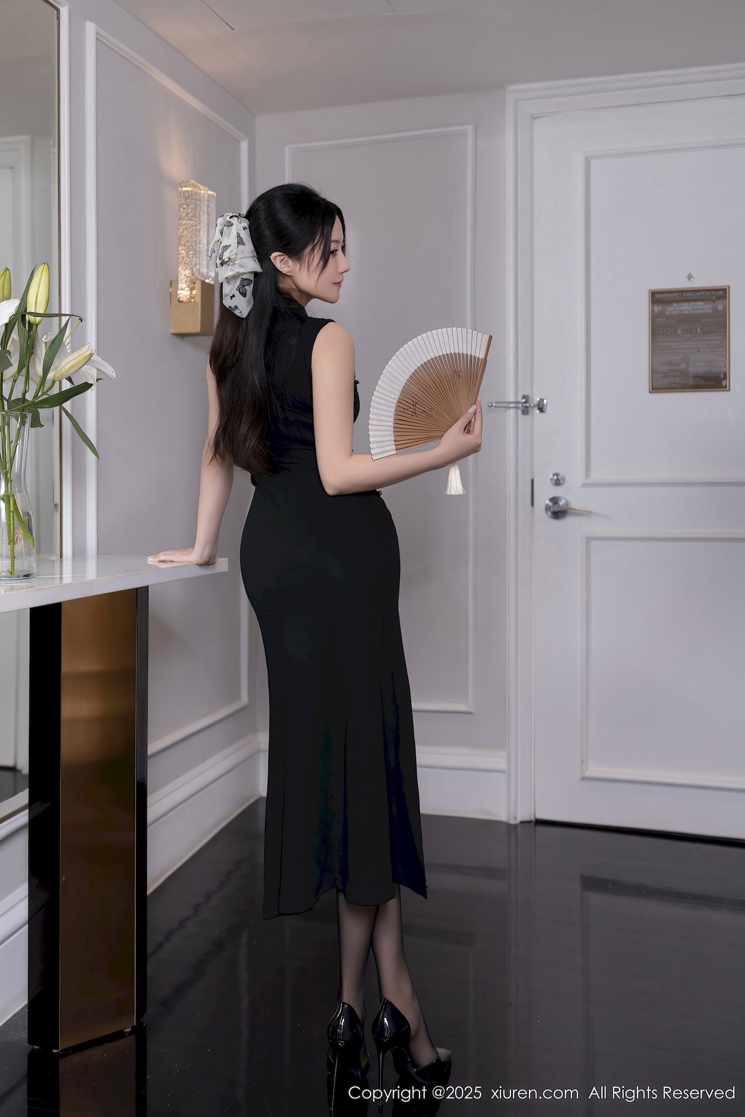 秀人网模特鱼子酱Fish黑色连衣裙魅惑黑丝印尼旅拍