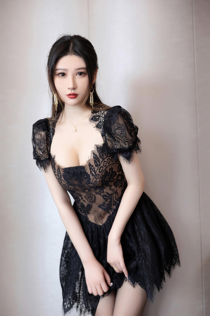 穿黑丝的成熟亚洲美女性感照片