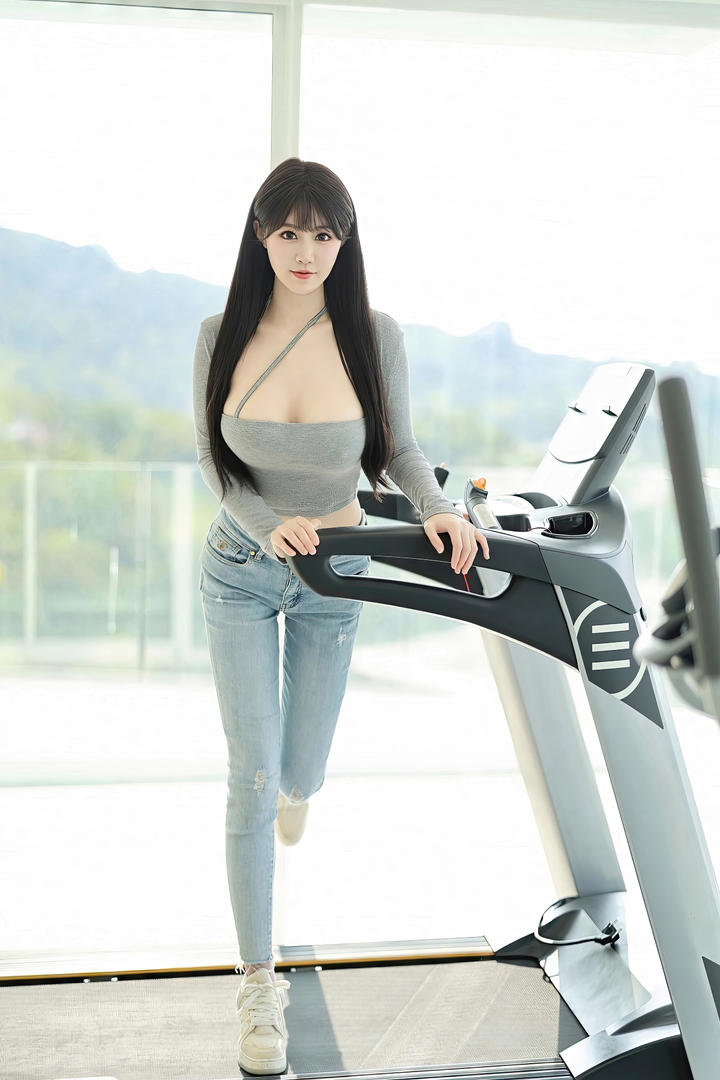 健身的长腿牛仔裤美女朱可儿微胖天花板美女图片
