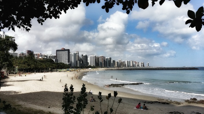 沿海城市海边风景图片