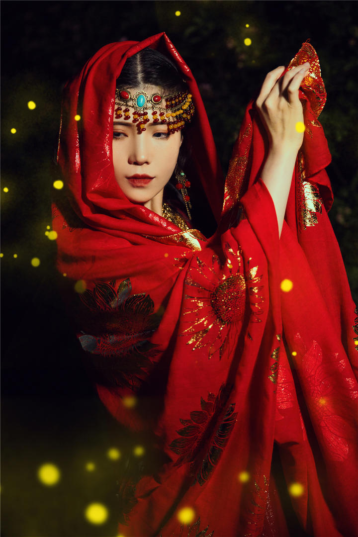 高清唯美红色长袍古装美女写真图片