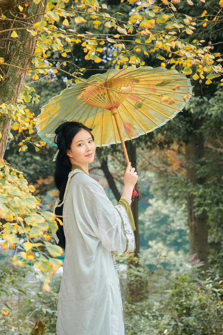 中国古典汉服美女户外人像摄影写真图片