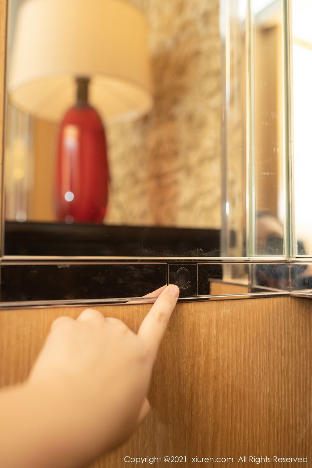 秀人网美女模特安然Maleah同事到家做客私密剧情成都旅拍