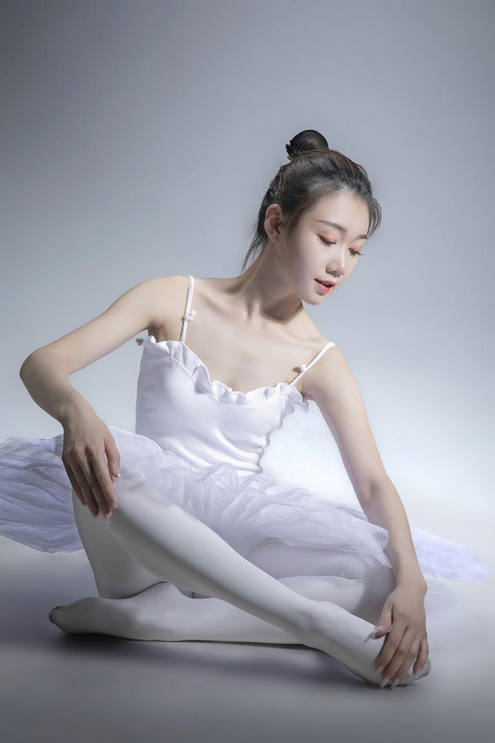 美女跳芭蕾舞人体艺术摄影图片网站