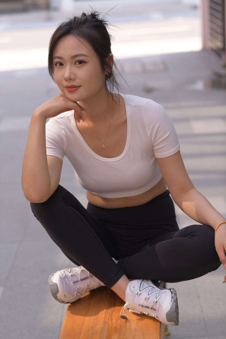 国产紧身裤美女图片