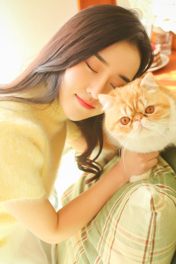 撸猫的唯美女生头像图片大全