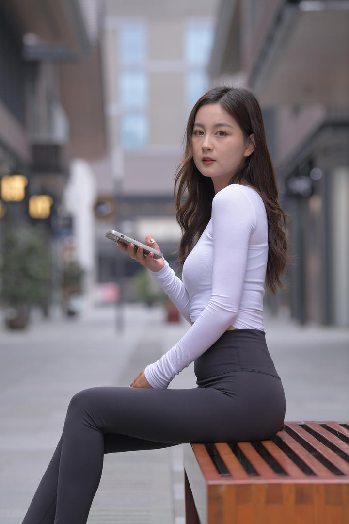 黑色瑜伽裤漂亮美女性感街拍图片