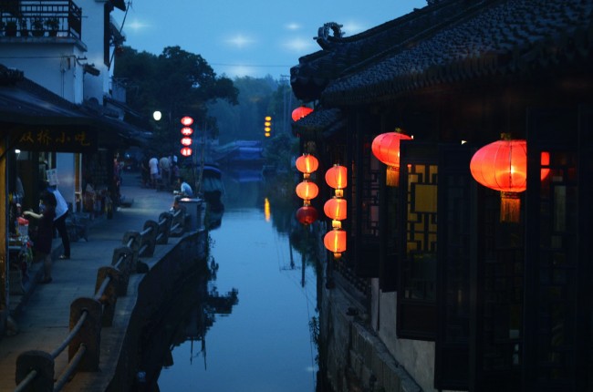 古镇夜景图片