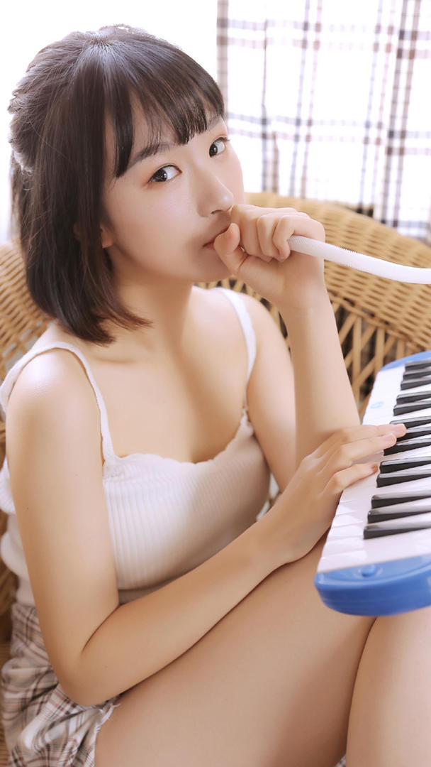弹电子琴的可爱女生头像真人图片大全