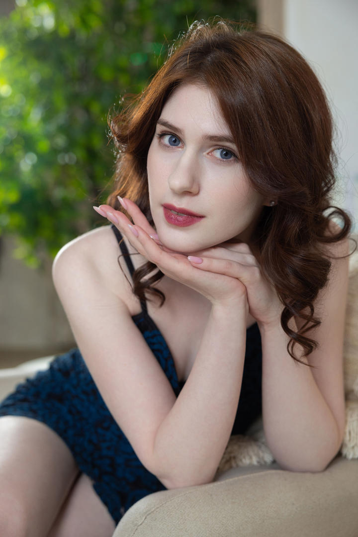 欧洲美女西西人体艺术照片