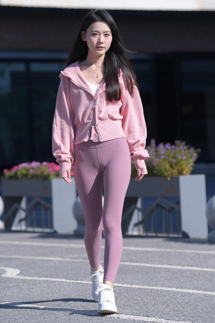 国产精品街拍素颜系列紧身裤美女空姐