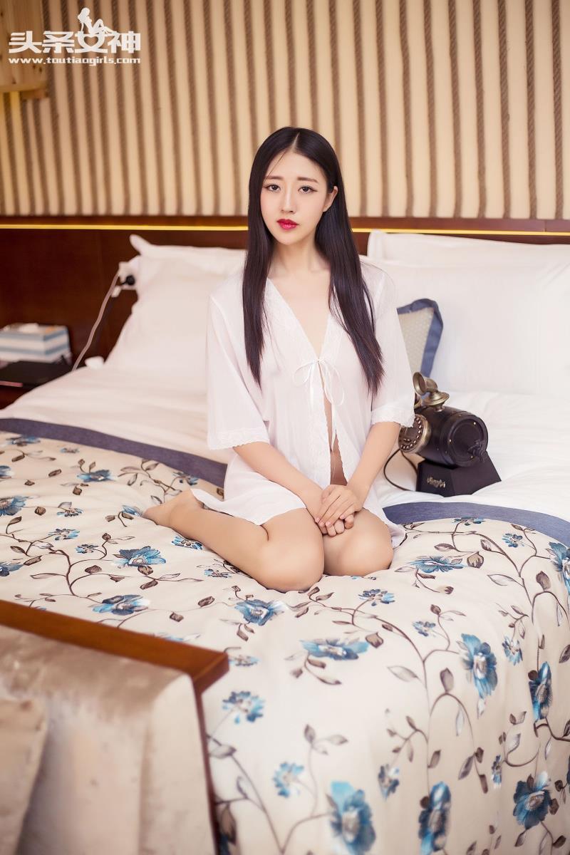 头条女神王竹小禾蕾丝半透明睡衣美腿清新写真