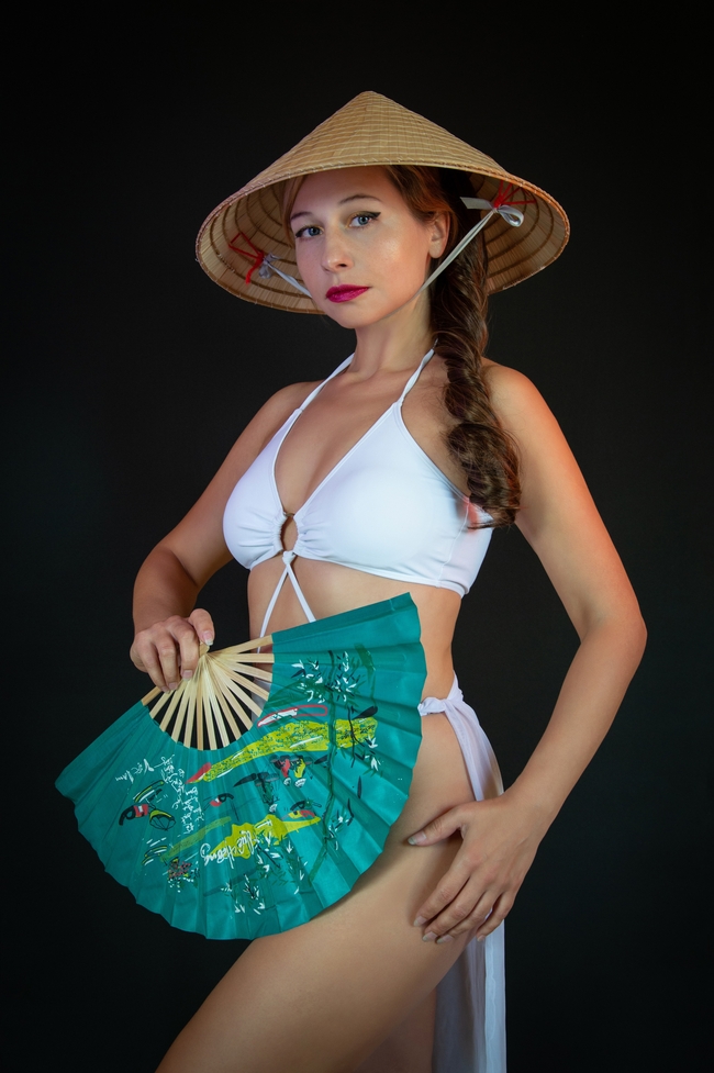 欧美熟妇性感比基尼诱惑人体摄影图片