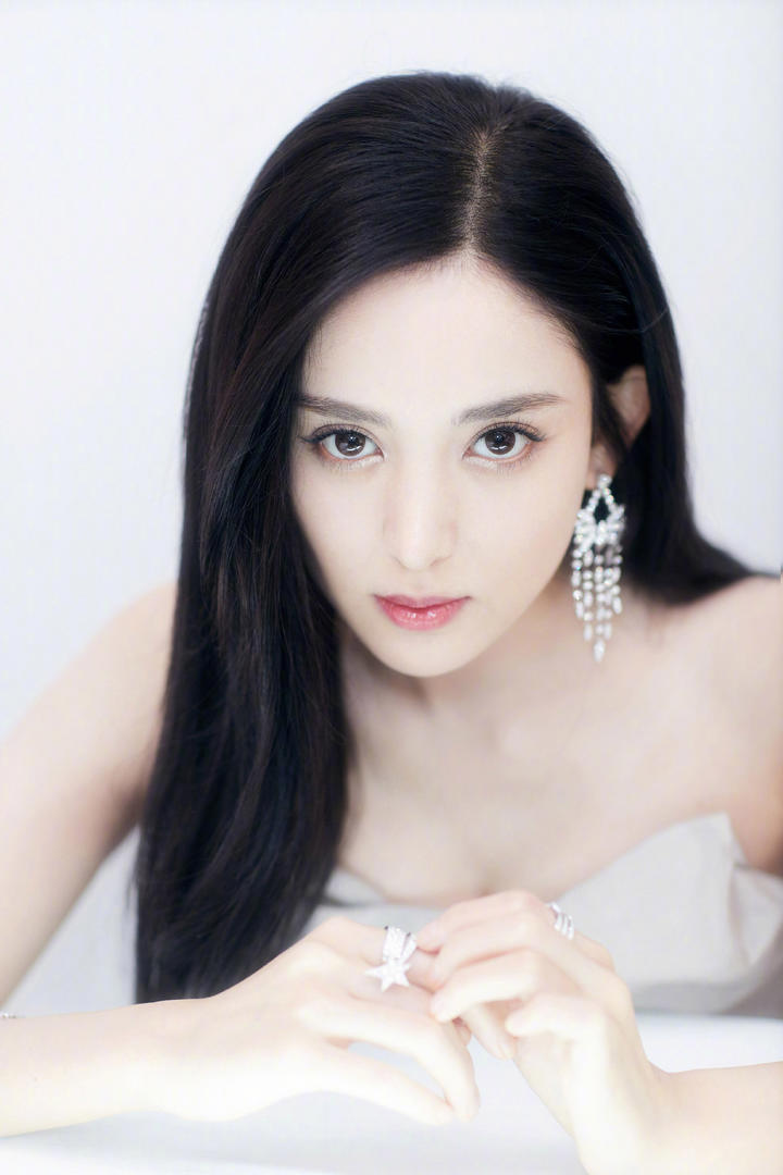 漂亮时尚的美女明星古力娜扎高清壁纸图片