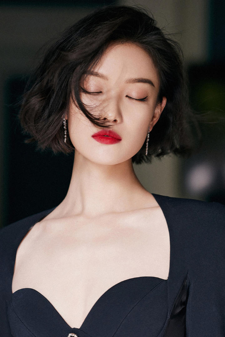 倪妮红唇短发性感写真图片