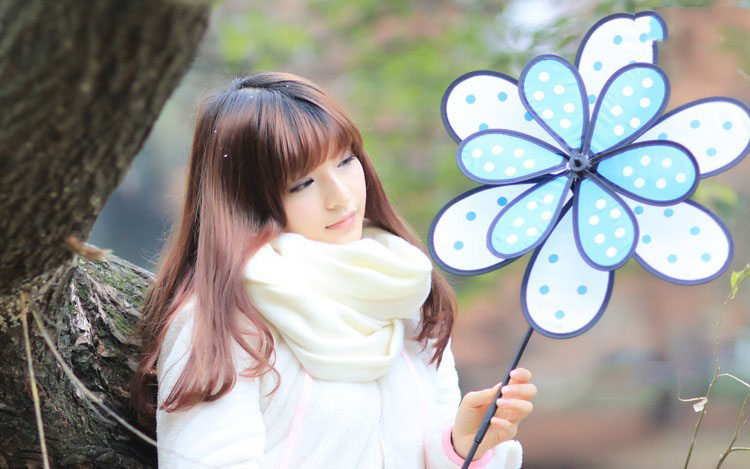 被风吹起的少女长发