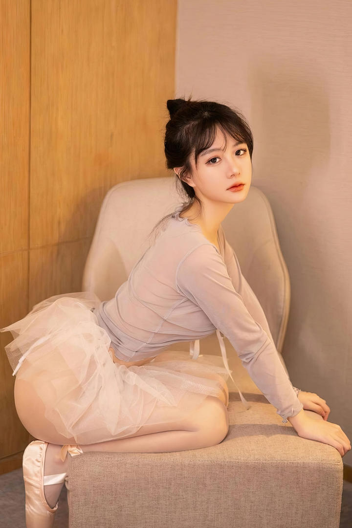 艺校舞蹈生反差清纯少女翘臀诱惑自拍无码