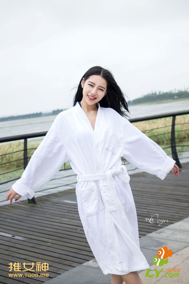 推女神清新尤物徐妍馨Mandy黑直长发性感比基尼户外养眼写真