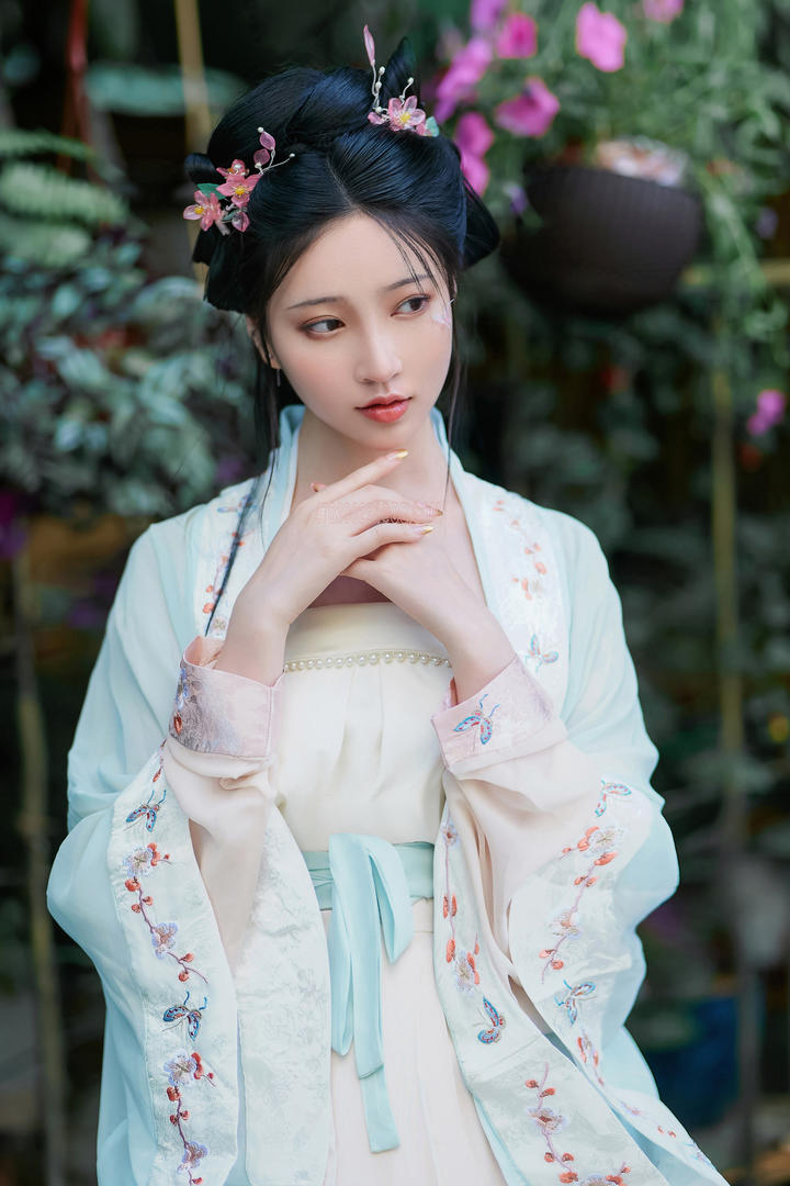 唯美清纯古装美女主播艺术摄影写真图片