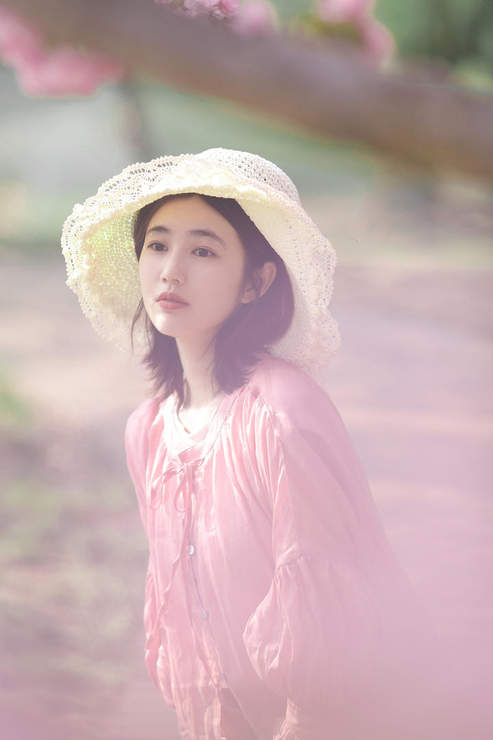 清新脱俗的甜美女孩唯美手机壁纸图片