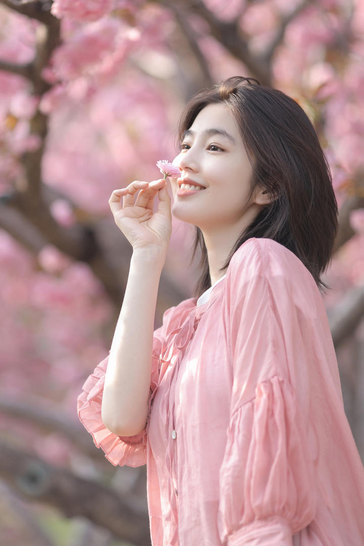 4K高清甜美美女主播高清手机壁纸图片下载