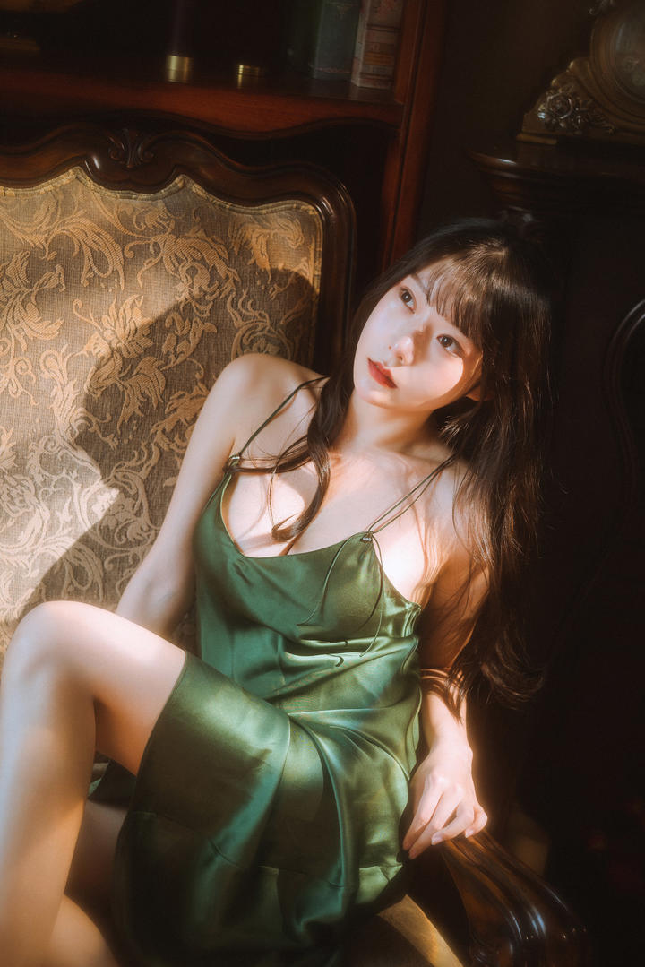国产精品116睡衣美女写真图片集