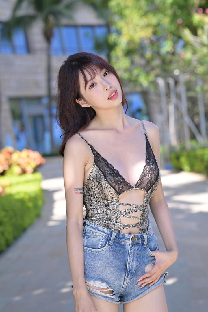 国产网红主播美女性感比基尼写真大图