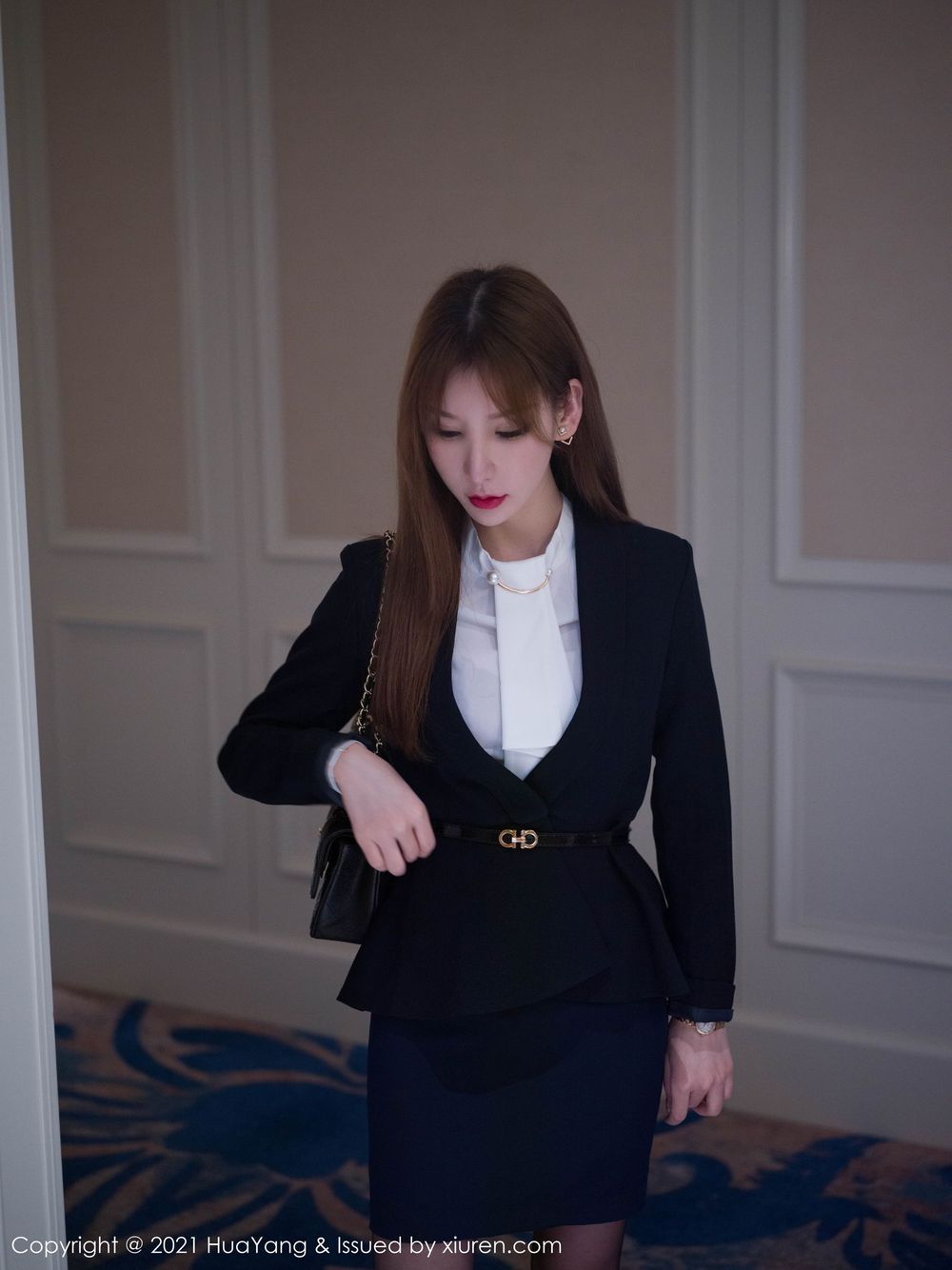 花漾Show性感女神周于希Sandy下班后黑丝职场OL剧情厦门旅拍