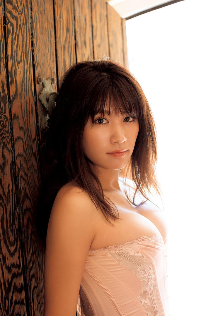 胸大的日本美女GOGO人体艺术写真图片
