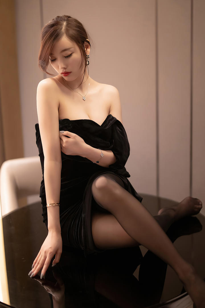 很有气质的丰满韩国外围美女明星