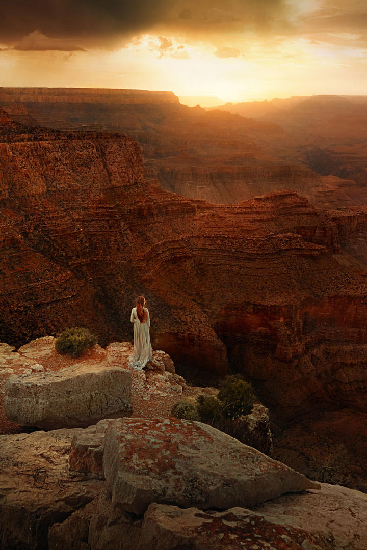 悬崖边女生背影艺术图片