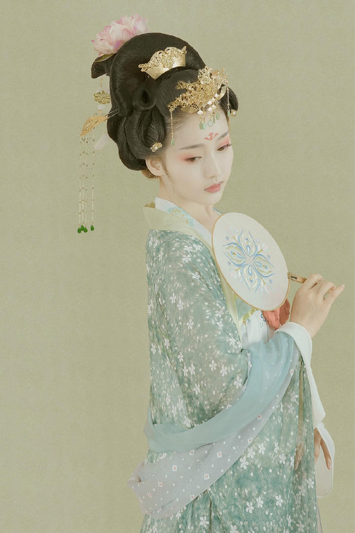 唯美古装汉服美女人体艺术摄影图片
