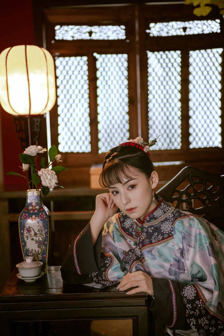 优雅漂亮的旗袍美女高清艺术照欣赏