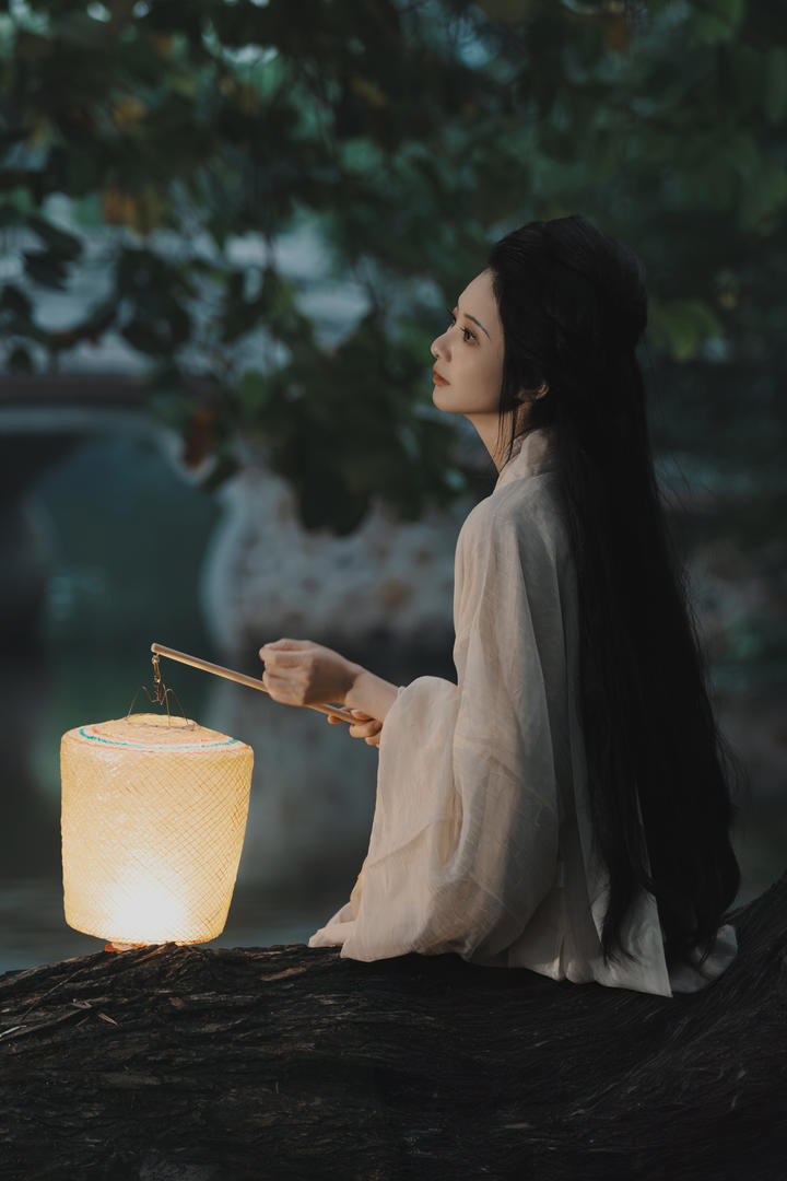 提着灯笼的古典汉服美女高清美女壁纸大全