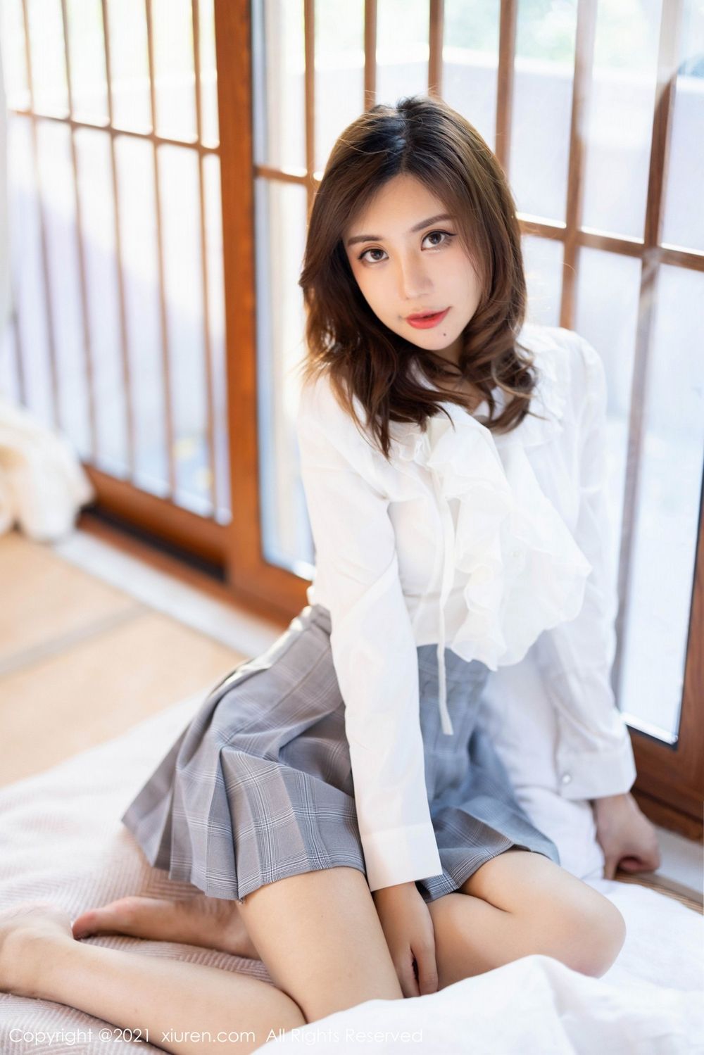 秀人网性感女神绮里嘉ula白领丽人JK制服明艳系列长三角旅拍