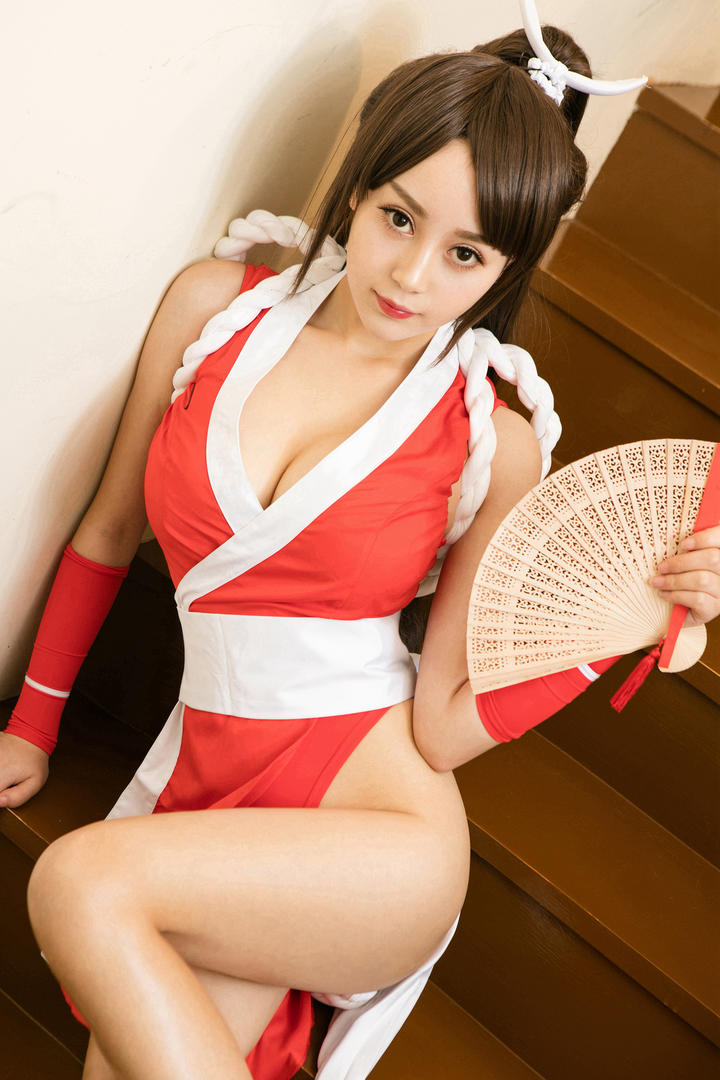 极品性感COSplay大胸美女