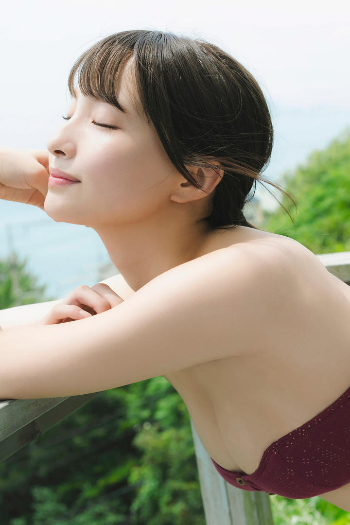 日本一本道纯欲AV女优里仲菜月高清牛奶肌近距离特写图片