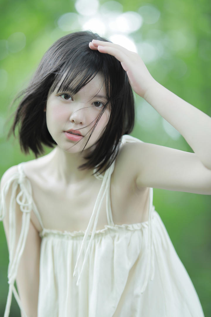 4K清纯短发女孩高清个性头像图片